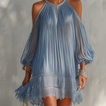 Séraphine - robe mini bleue à épaules dénudées et ourlet en dentelle pour femme