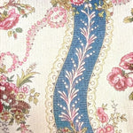 Sabine - gilet avec motif de roses, détail de la finition