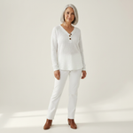 Sylvie - Pull uni à col en V - vue rapprochée