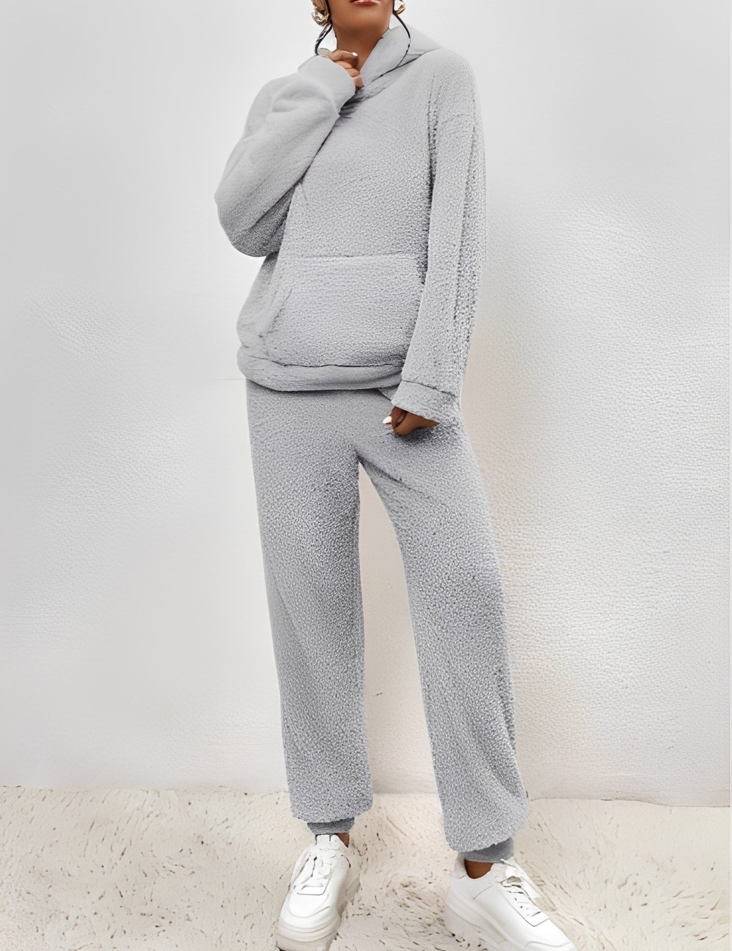 Ayla Ensemble Loungewear en Polaire pour Femme – Hoodie et Pantalon Doux et Confortables pour une Chaleur Décontractée