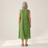 Alix - robe fluide et confortable pour femme, portée en tenue d’été