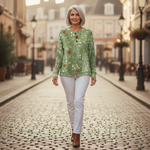 Ingrid - Pull à motif sapin de Noël - porté en extérieur