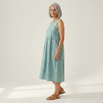 Constance - robe fluide et confortable pour femme, portée en tenue d’été