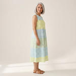 Estelle - robe fluide et confortable pour femme, portée en tenue d’été