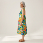 Sandra - robe fluide et confortable pour femme, portée en tenue d’été