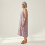 Jacqueline - robe fluide et confortable pour femme, portée en tenue d’été