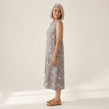 Jeanne - robe fluide et confortable pour femme, portée en tenue d’été