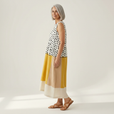 Leah - robe fluide et confortable pour femme, portée en tenue d’été