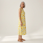 Mathilde - robe fluide et confortable pour femme, portée en tenue d’été