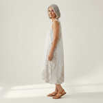 Muriel - robe fluide et confortable pour femme, portée en tenue d’été