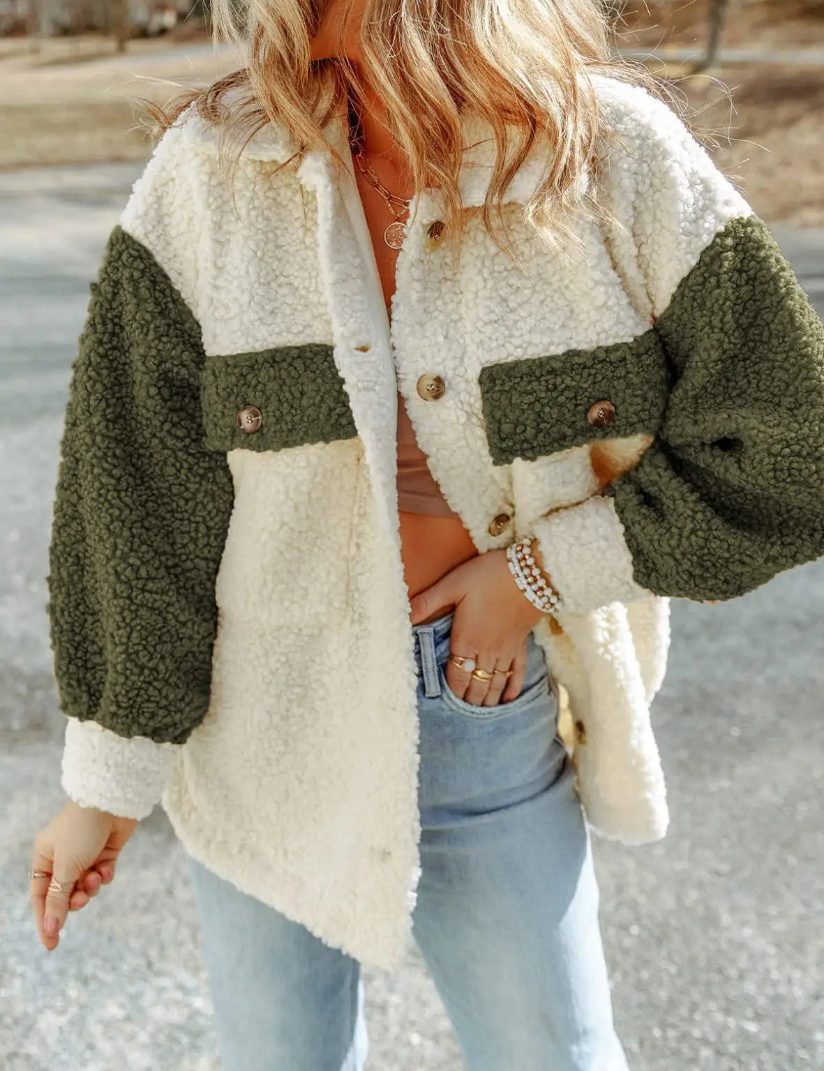 Amei Veste Sherpa Femme – Veste Chaude à Boutons avec Coupe Relax & Design Contrasté