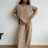 Amy Ensemble Loungewear Femme en Maille – Tenue Douce avec Col Roulé & Pantalon Ample