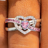 Elara, bague ajustable à motif cœur - en situation