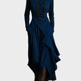 Teresa : robe maxi asymétrique en maille à col roulé, gros plan