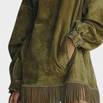 Jacinthe - robe en suédine avec col roulé et franges, détail de la finition