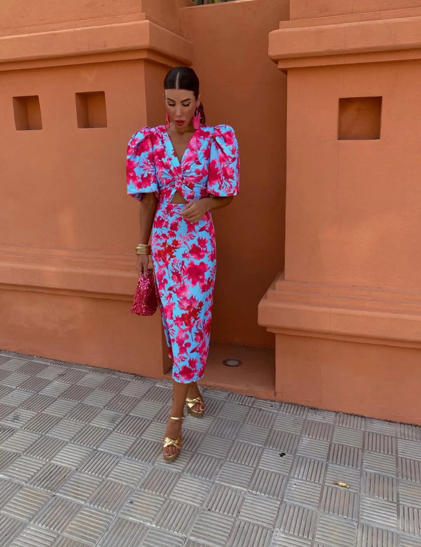 Sophie Robe Midi Imprimée – Manches Bouffantes & Coupe Cintrée Élégante