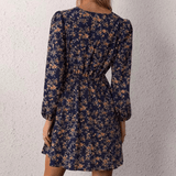 Selina Robe Mini Femme – Imprimé Floral Romantique avec Col V et Coupe Ajustée et Fluide