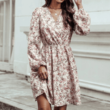 Selina Robe Mini Femme – Imprimé Floral Romantique avec Col V et Coupe Ajustée et Fluide