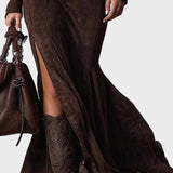 Adrianna - robe maxi en suédine marron avec ceinture et fermeture éclair, détail de la finition