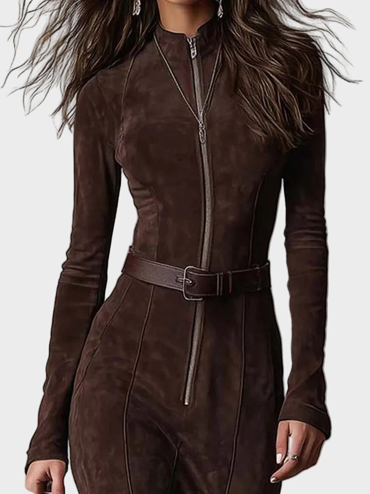 Adrianna : robe maxi en suédine marron avec ceinture et fermeture éclair, gros plan