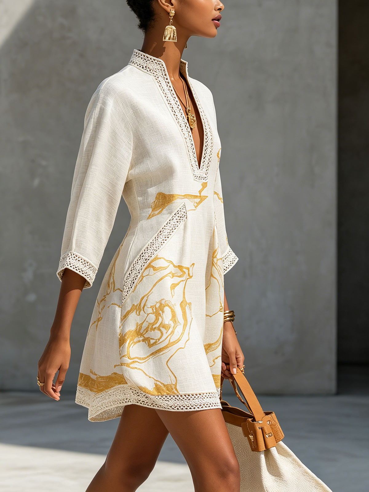 Aliénor - robe mini en dentelle crochetée ivoire à motifs dorés pour femme - vue 2