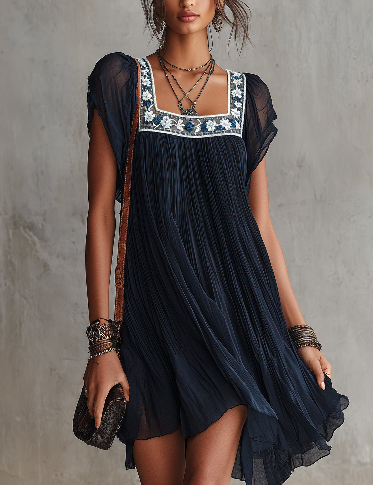 Apolline - robe mini plissée en mousseline brodée de fleurs pour femme