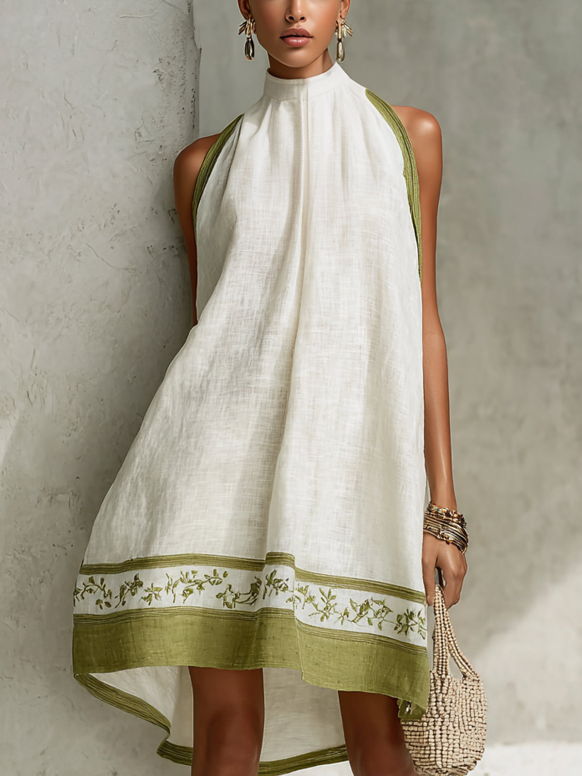 Agathe - robe mini trapèze blanche et vert olive à fleurs pour femme