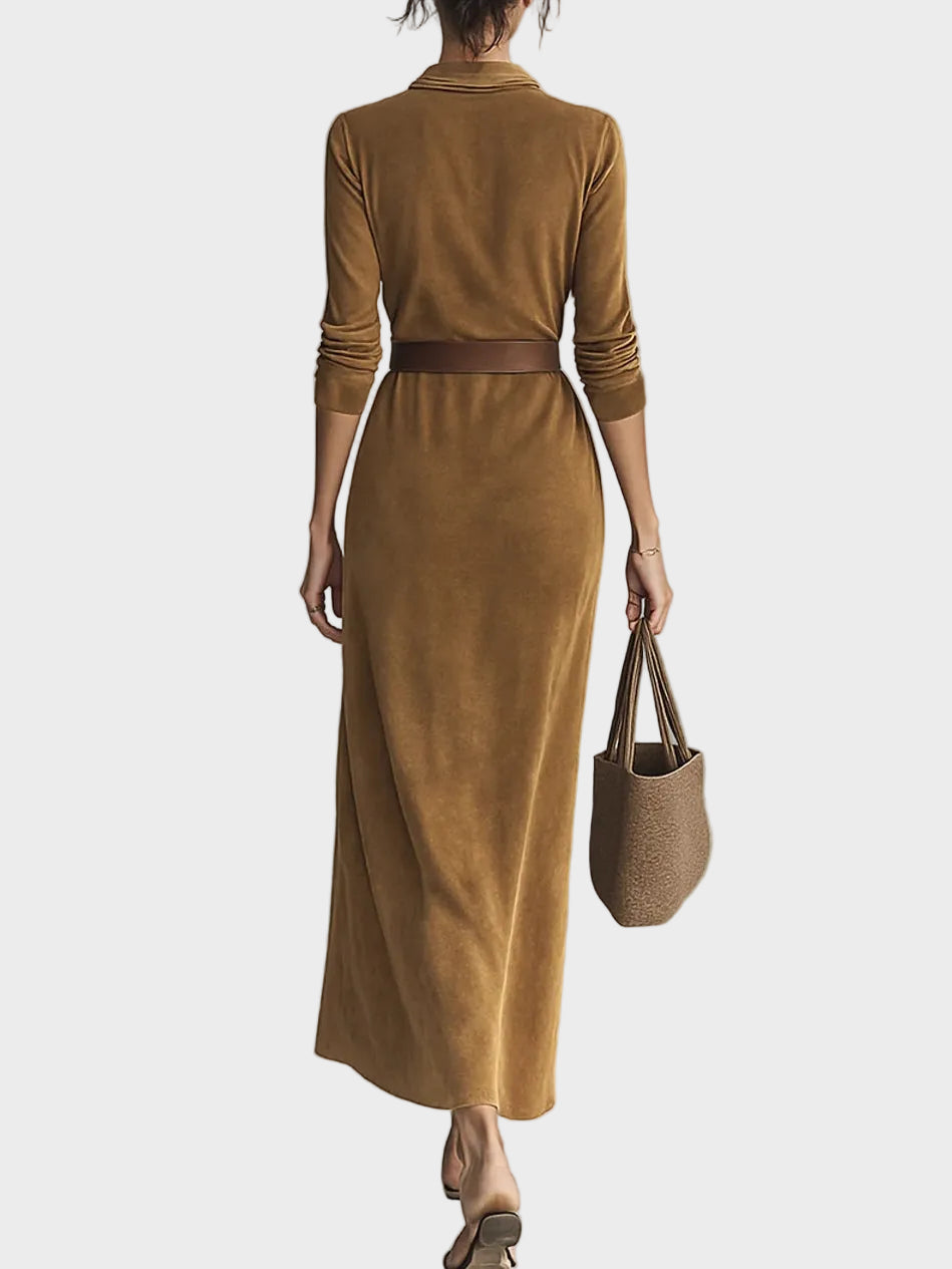 Odette - robe maxi en suédine à simple boutonnage et col | AMORA MODE