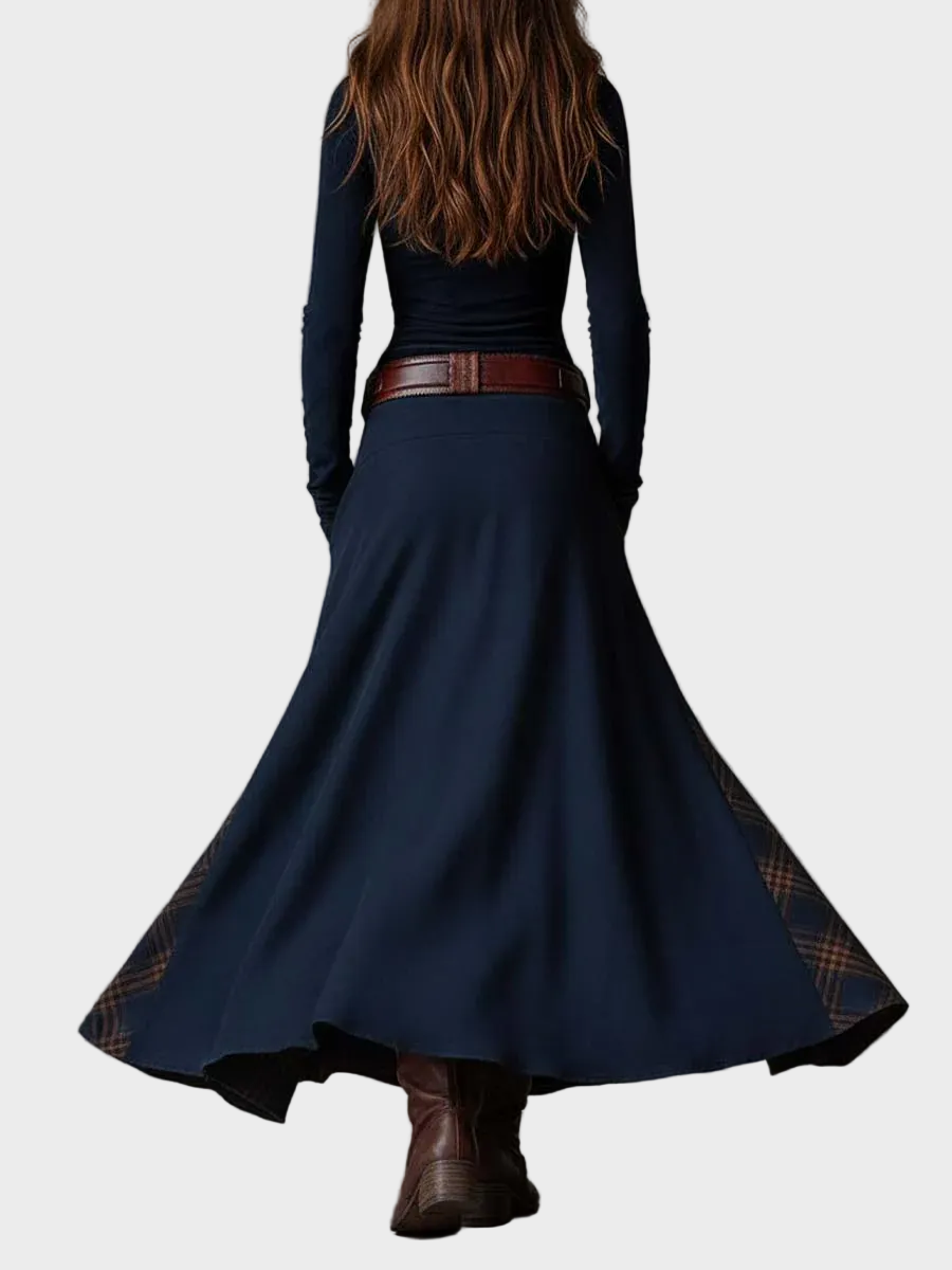 Helena : robe maxi en suédine bleu marine avec ceinture, gros plan