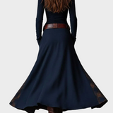 Helena : robe maxi en suédine bleu marine avec ceinture, gros plan