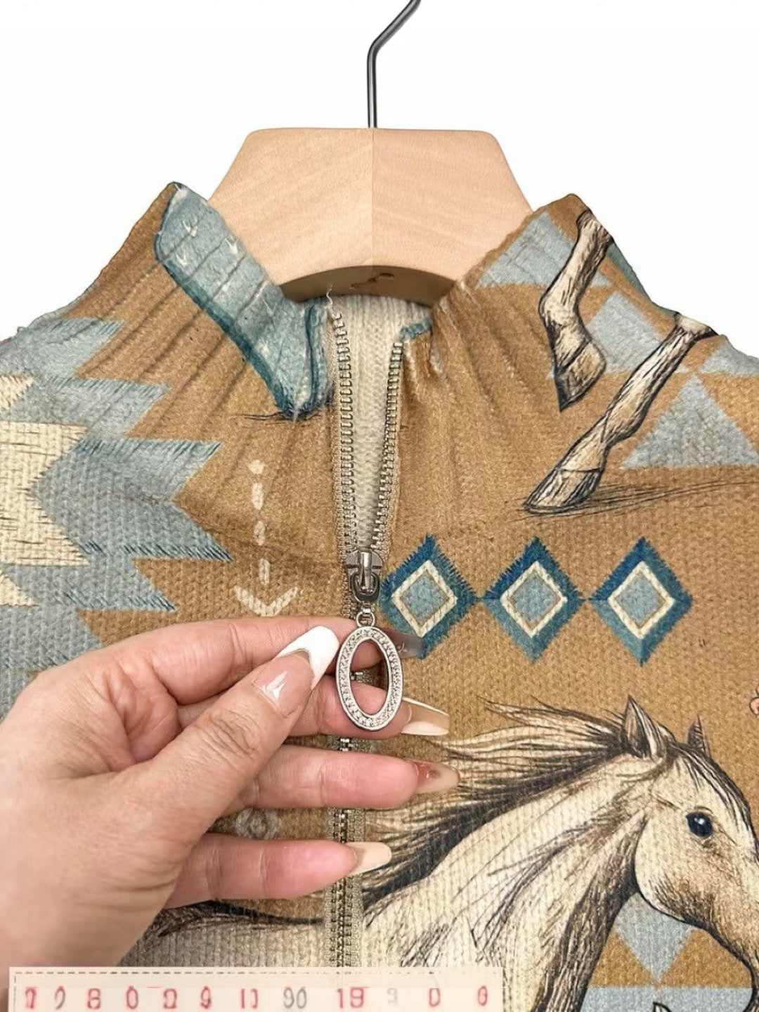 Brigitte - Gilet à motif de chevaux et de cactus - autre vue