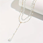Eugenia, collier en perles de nacre - sur fond clair