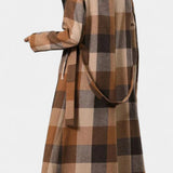 Fabienne - Manteau long à carreaux et ceinture
