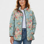 Jeannine - Veste matelassée bleu clair à motif de roses - vue d'ensemble