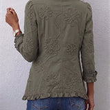 Maëlys - Veste utilitaire à volants en broderie florale bohème chic - vue rapprochée