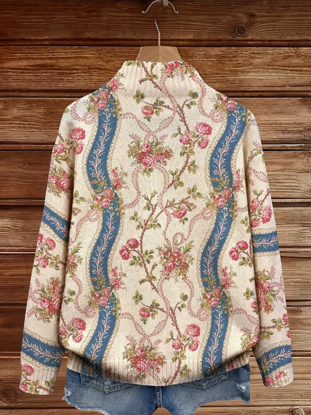 Sabine - Gilet à motif de roses grimpantes - gros plan